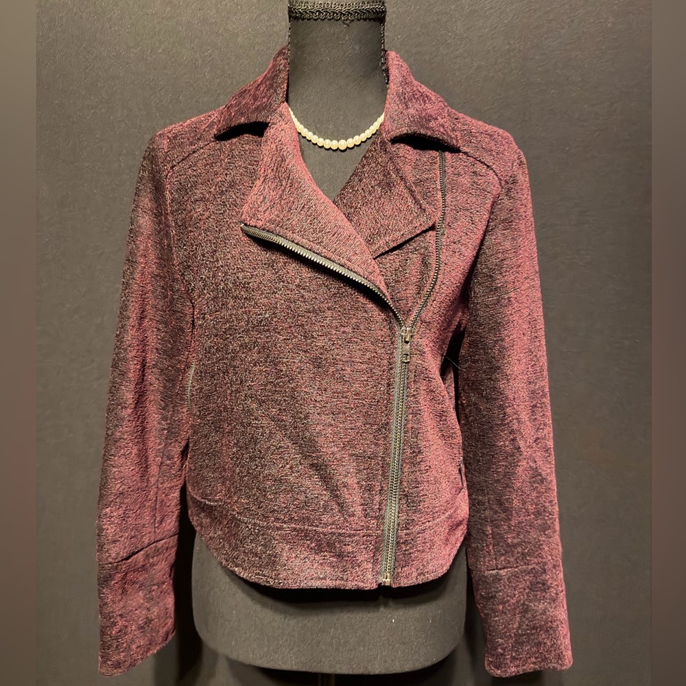 cupcakes & cashmere Textured Burgundy Blazer